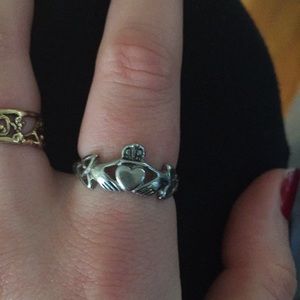 Silver claddagh ring
